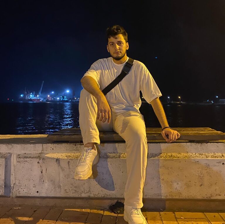 Tolga Cerrah — Web Geliştirme ve SEO Uzmanı portre fotoğrafı