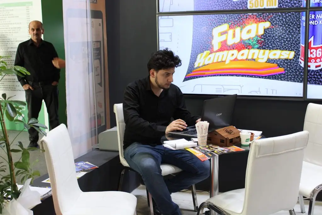Tolga Cerrah Eryildiz Boya ve Hırdavat İstanbul Mobilyacılar Fuarı Görsel